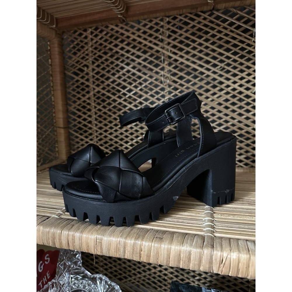 Madden Girl Sense Lug Sole Platform Sandals 6.5 Black
